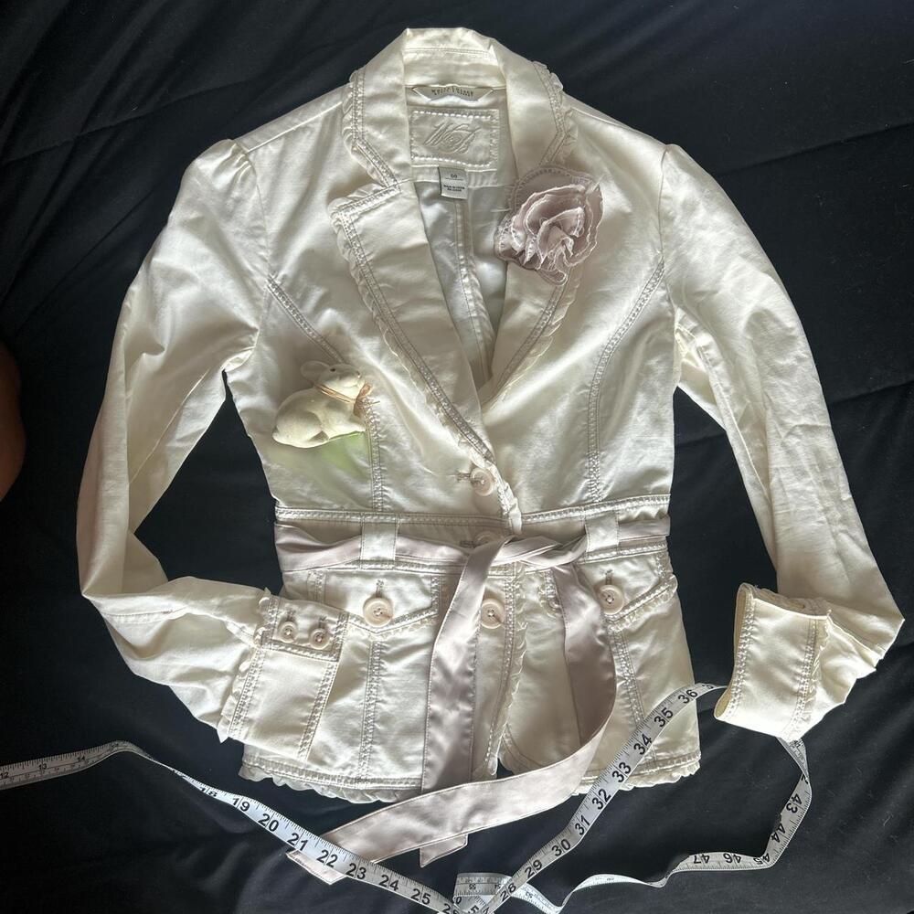 Vintage White House Black Market white blazer frills lace bow flower detail
